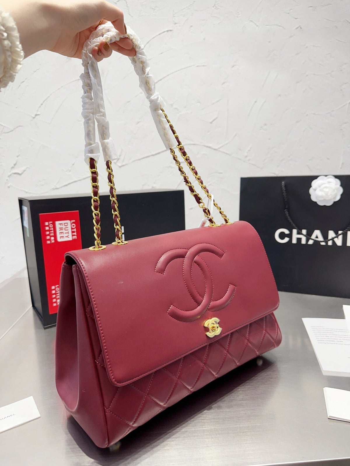 Pharrell Schultertasche aus Leder mit Kette
