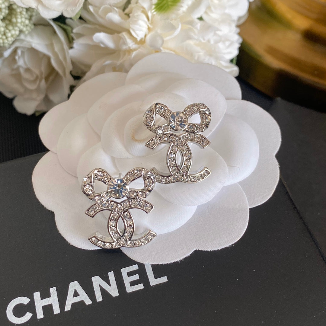 Elegante Schleifen-Diamantohrringe