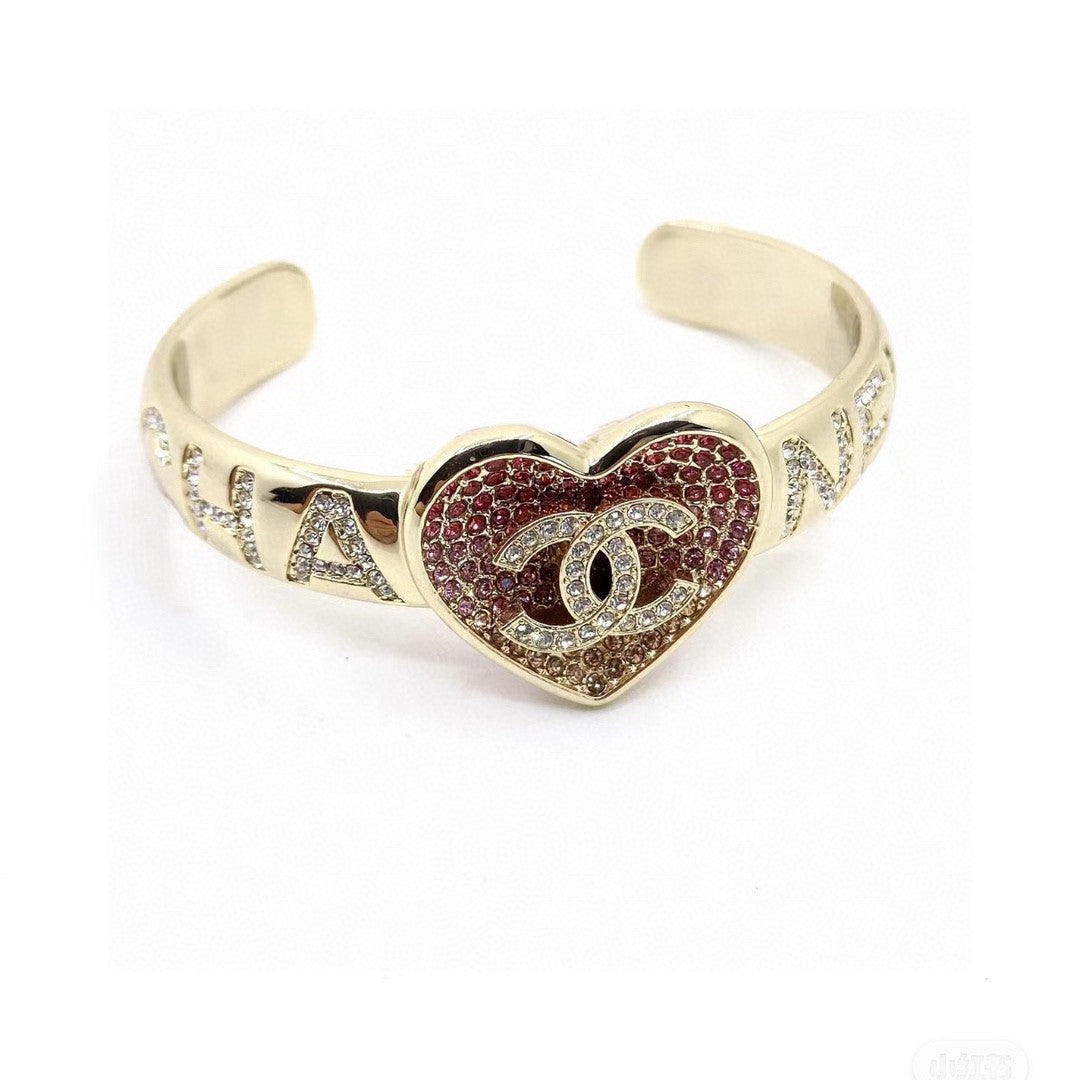 Herz-Manschettenarmband mit Strasssteinen