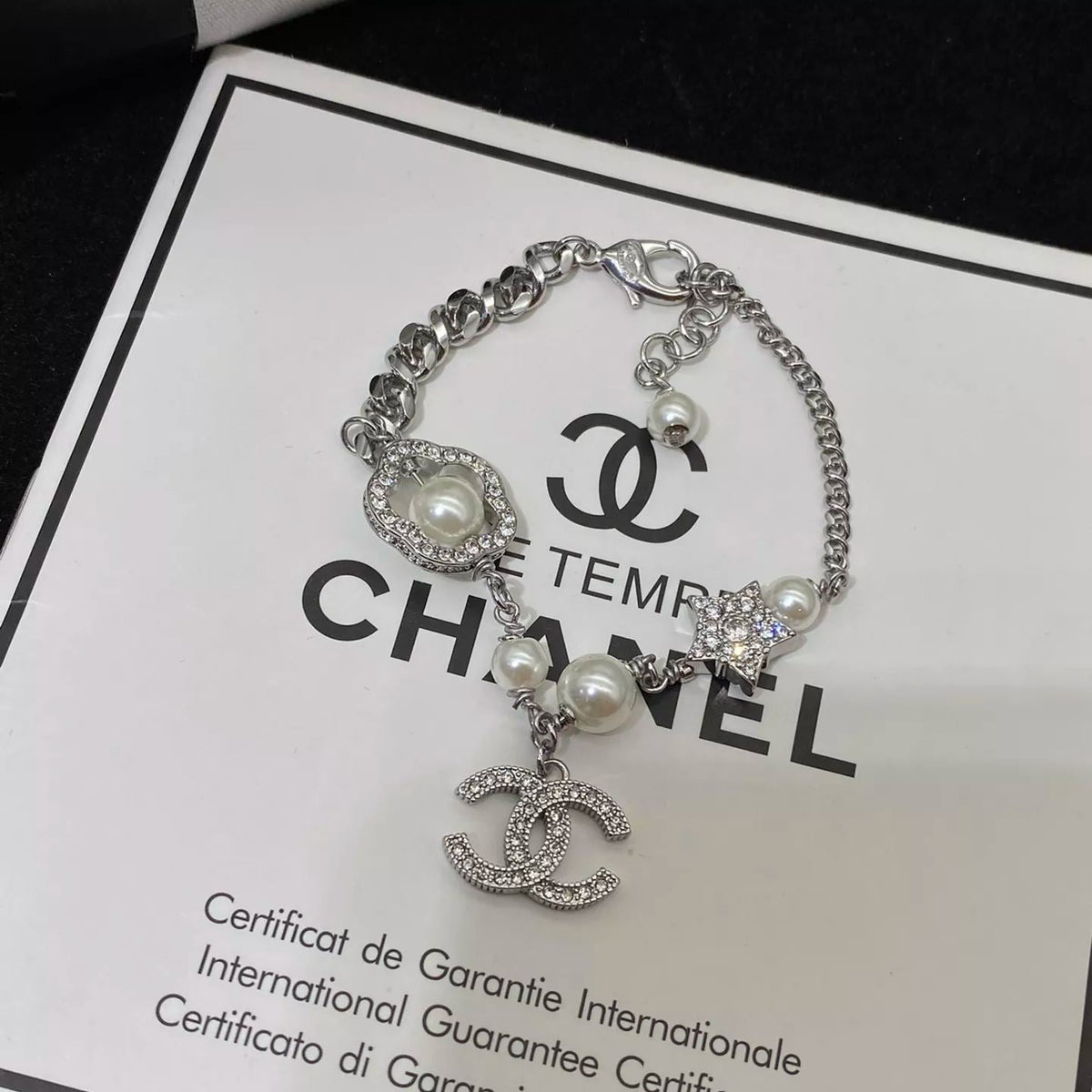 Funkelndes Zirkon Perlen Kamelien Armband