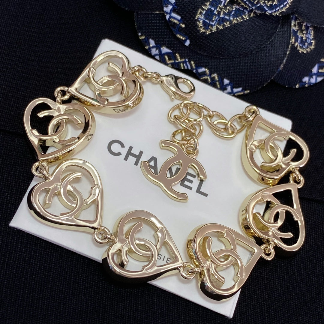 Verstellbares Armband mit schlichtem Herz-Anhänger