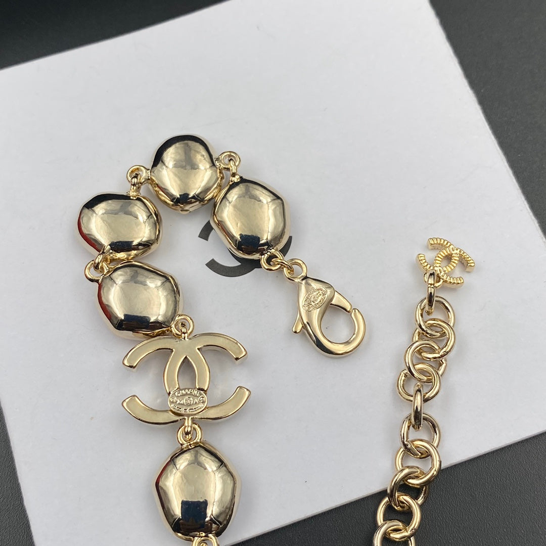 Verstellbares Armband mit farbigem Kristalldiamant