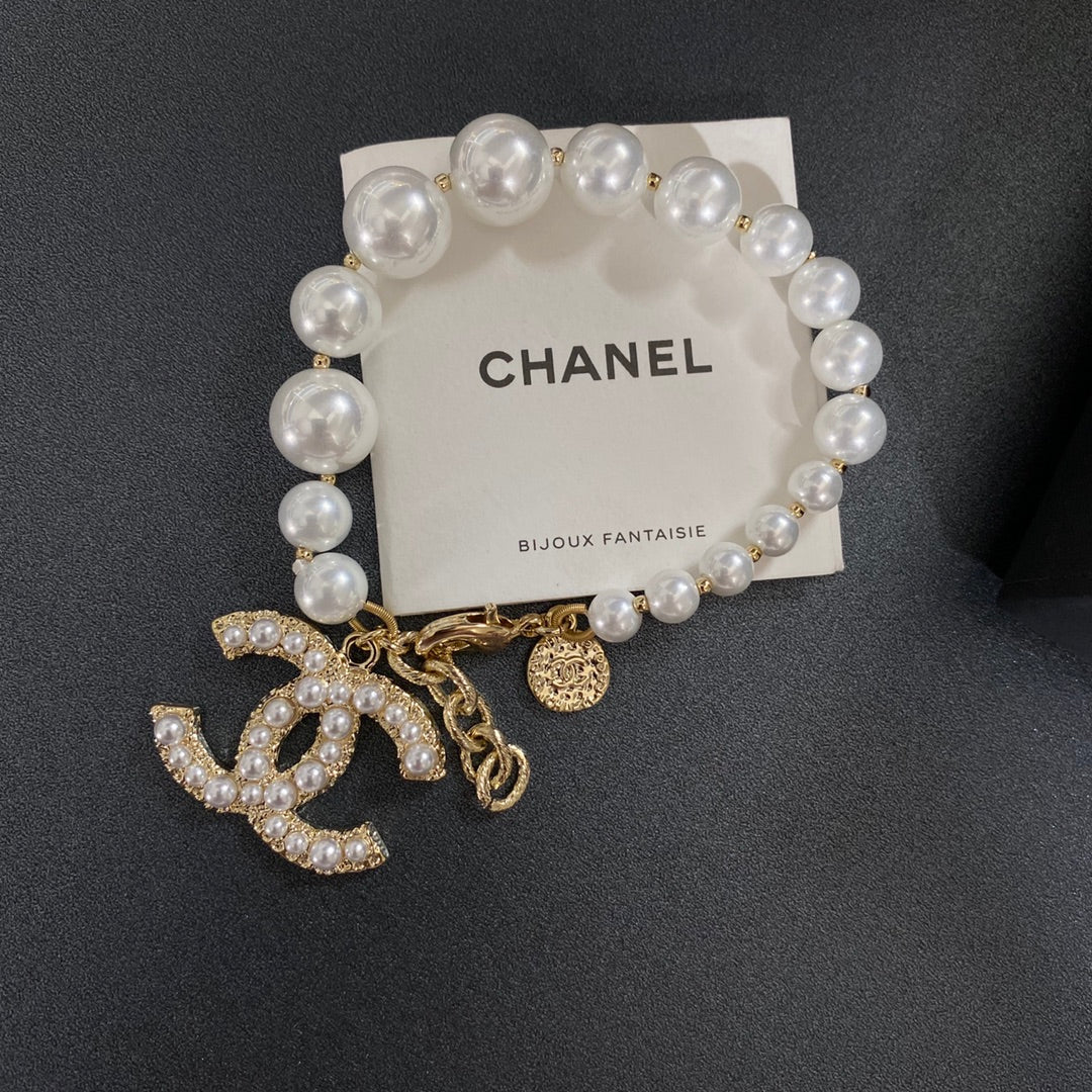 Elegantes Perlenarmband
