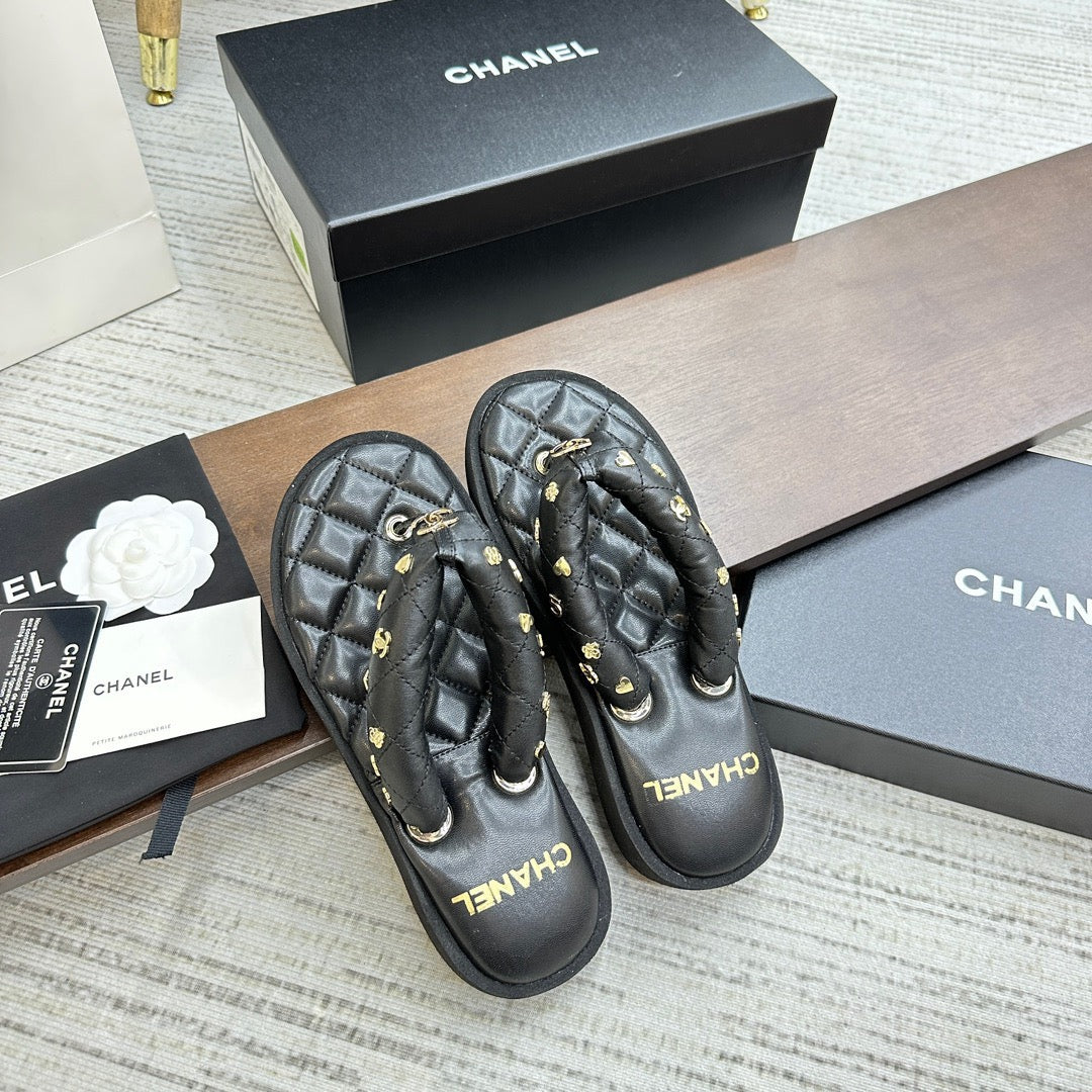 Modische Zehentrenner-Sandalen
