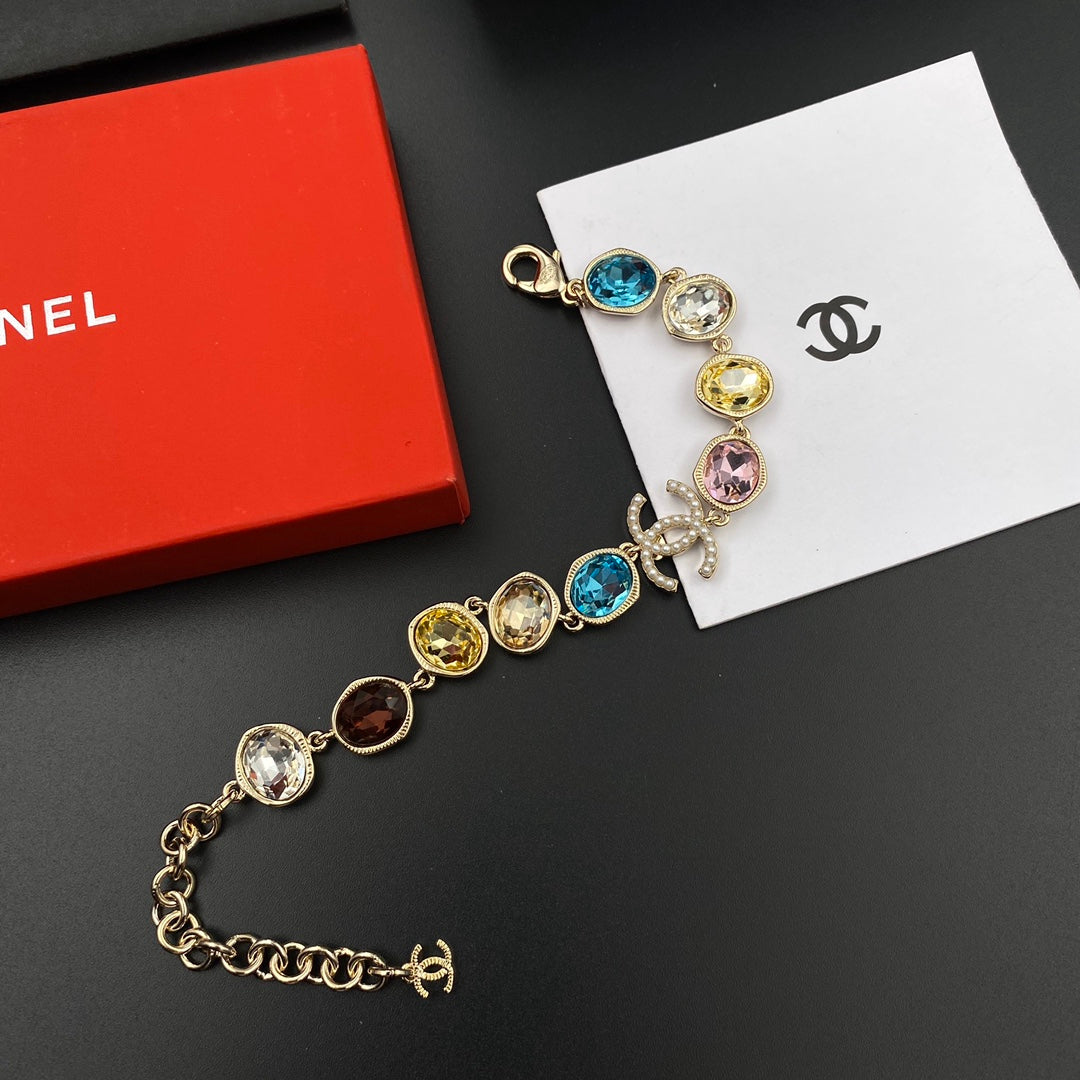 Verstellbares Armband mit farbigem Kristalldiamant