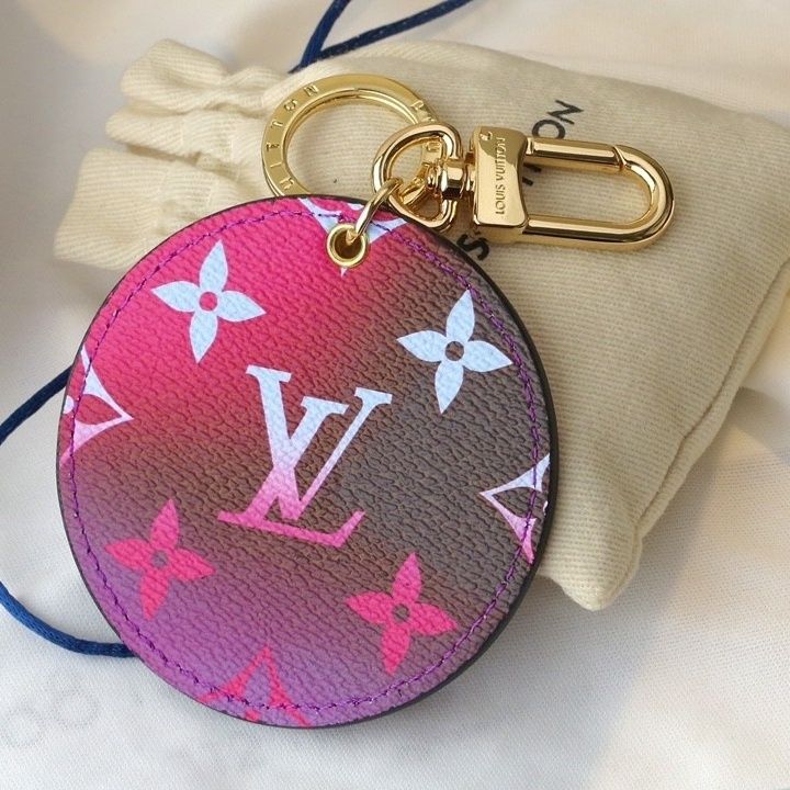 Schlüsselanhänger mit Monogramm in Lila-Farbverlauf