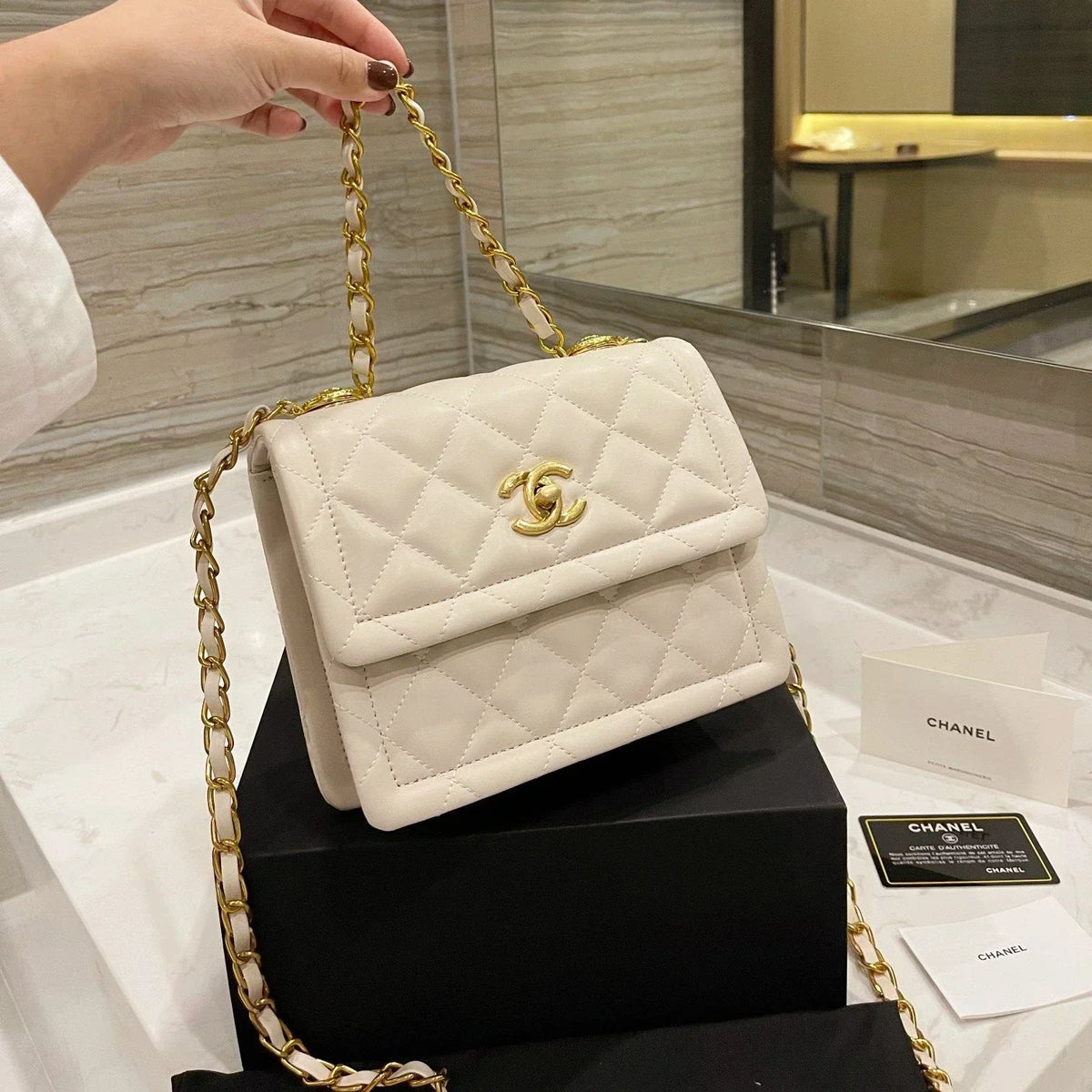 Hand messenger bag