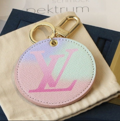 Schlüsselanhänger mit Monogramm in Lila-Farbverlauf