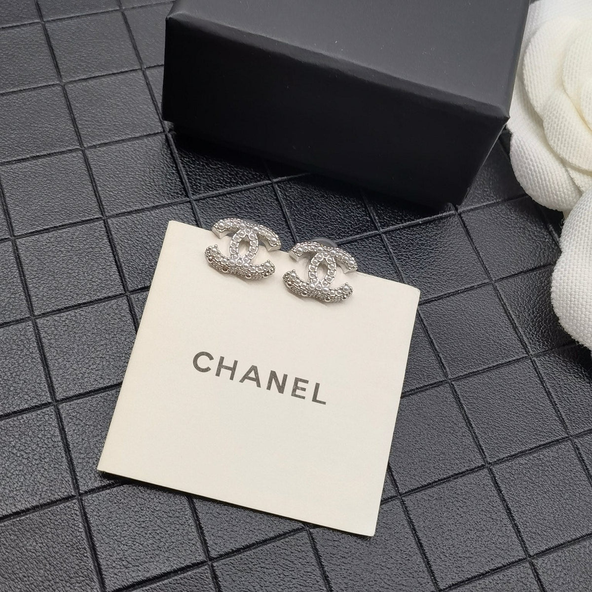 Klassische elegante Strass-Ohrringe