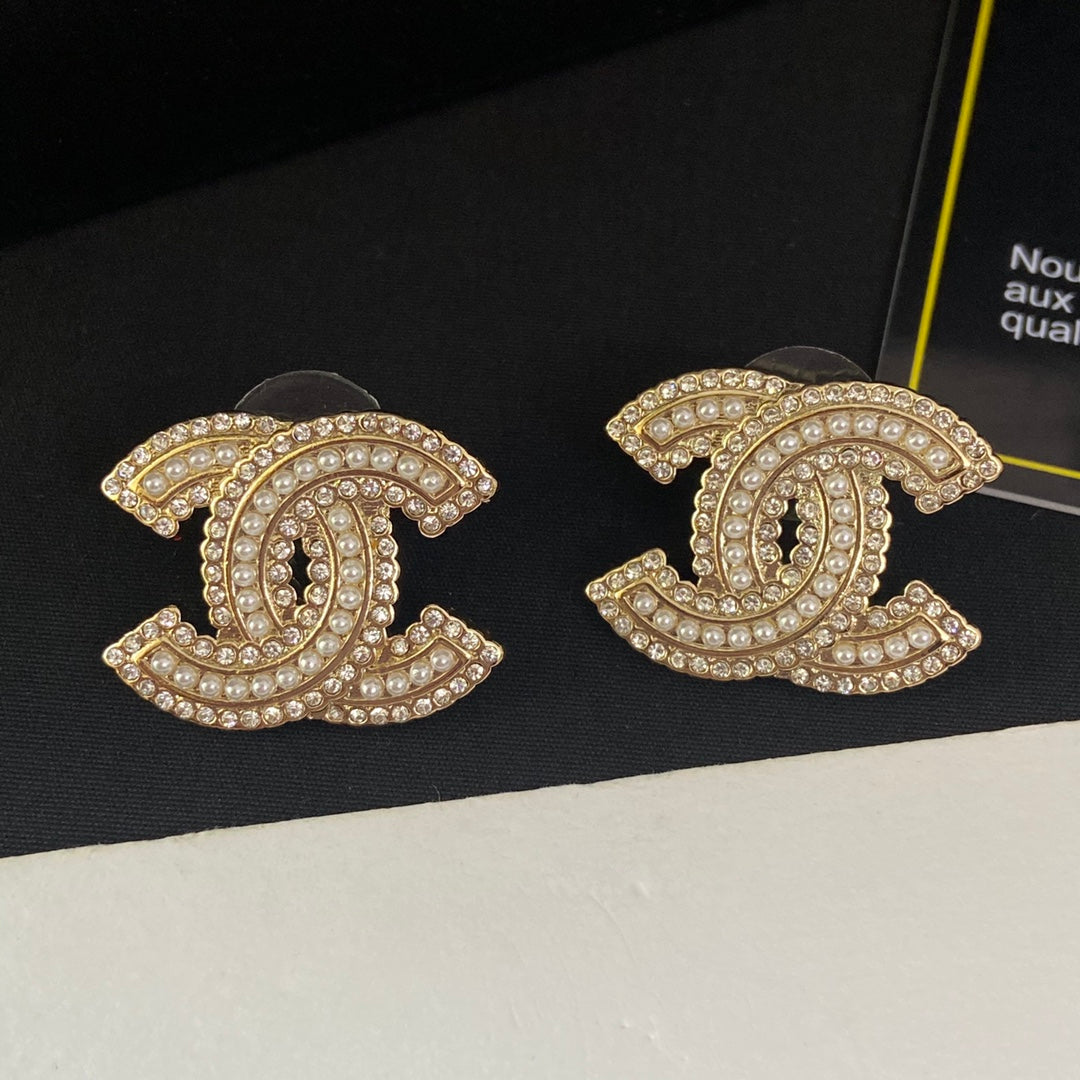 Perlen-Diamant-Ohrstecker mit Buchstaben