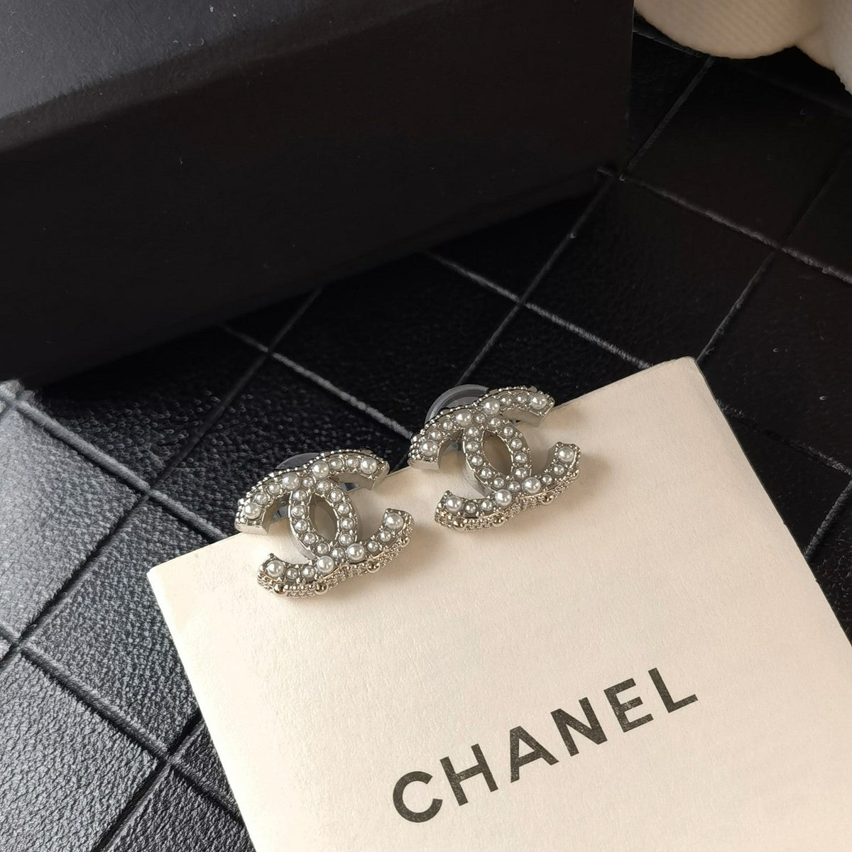 Klassische elegante Strass-Ohrringe