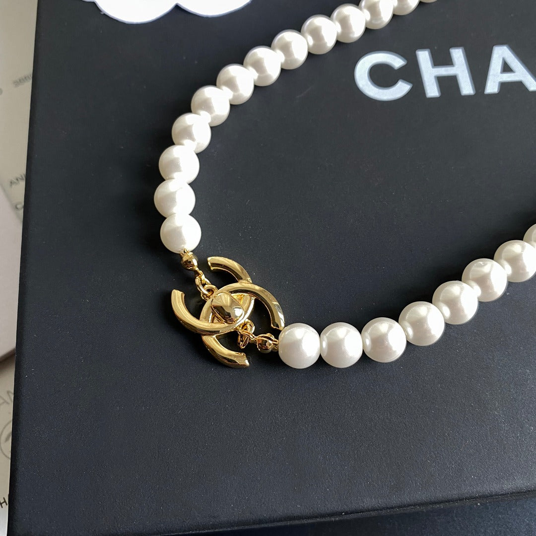 Doppel-C-Perlenarmband