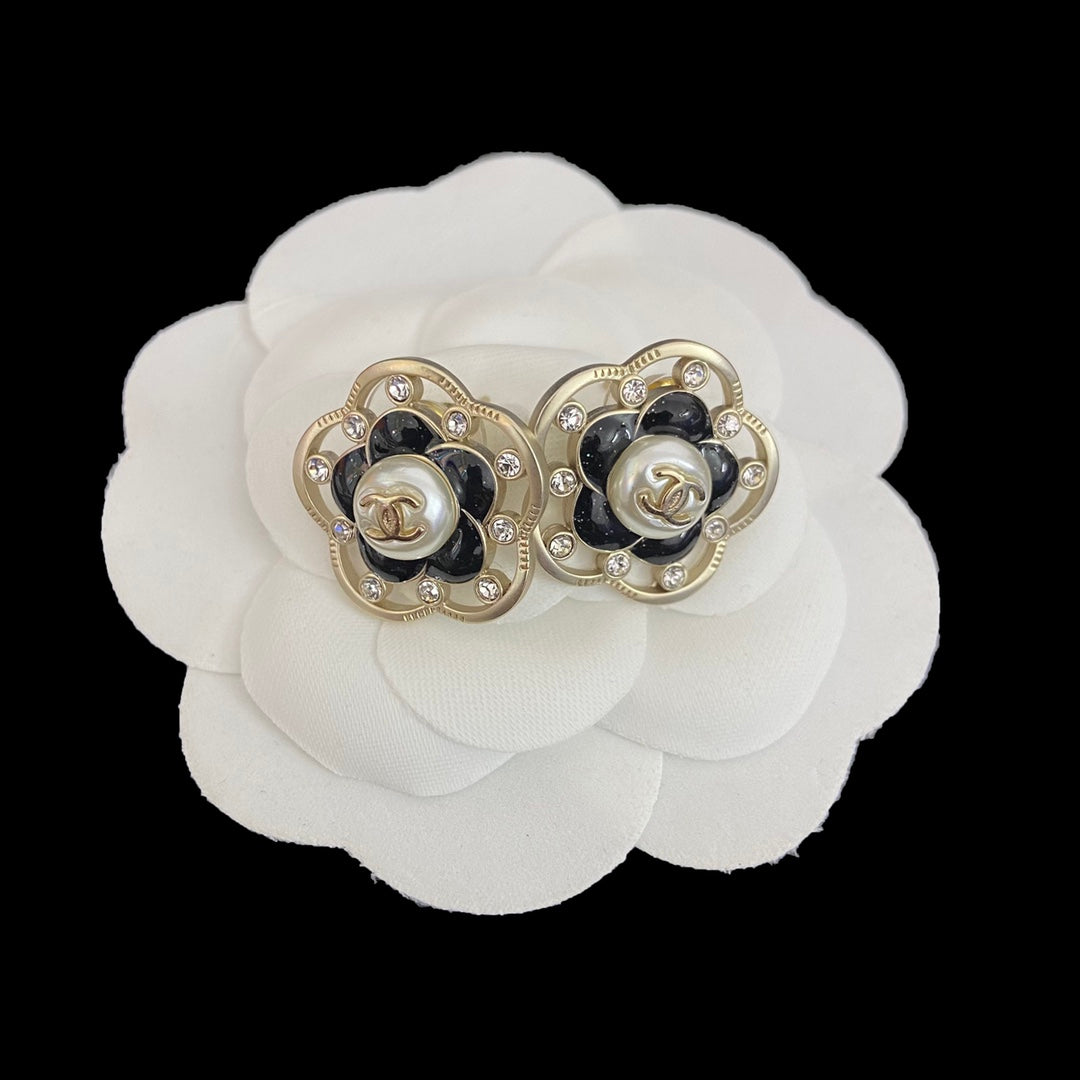 Elegante Resin-Blumenohrstecker