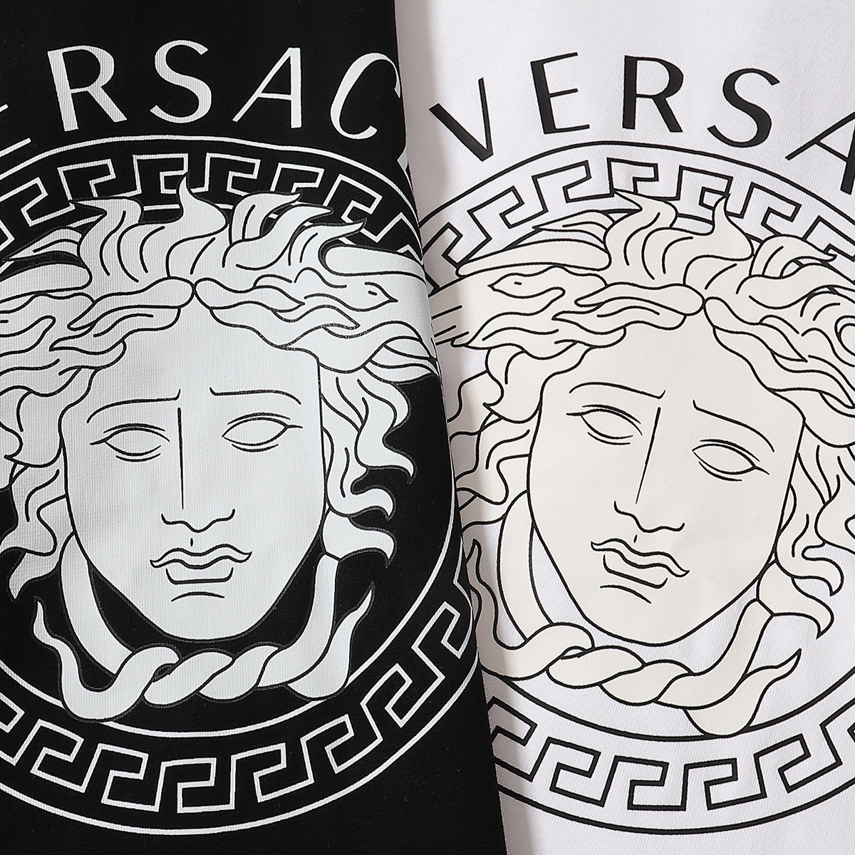 T-Shirt mit Medusa-Print