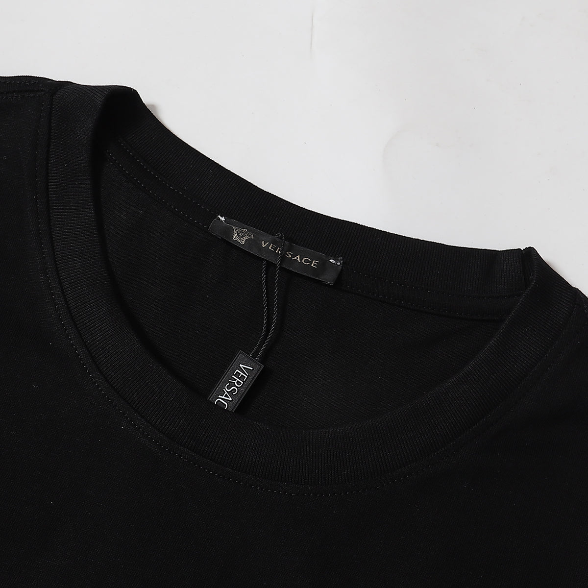 T-Shirt mit Medusa-Print