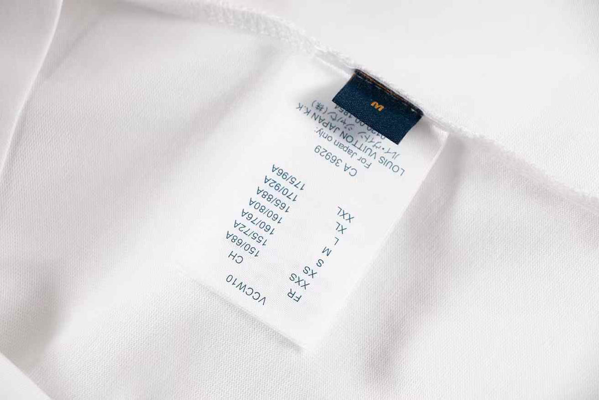 T-Shirt mit Buchstabenmuster