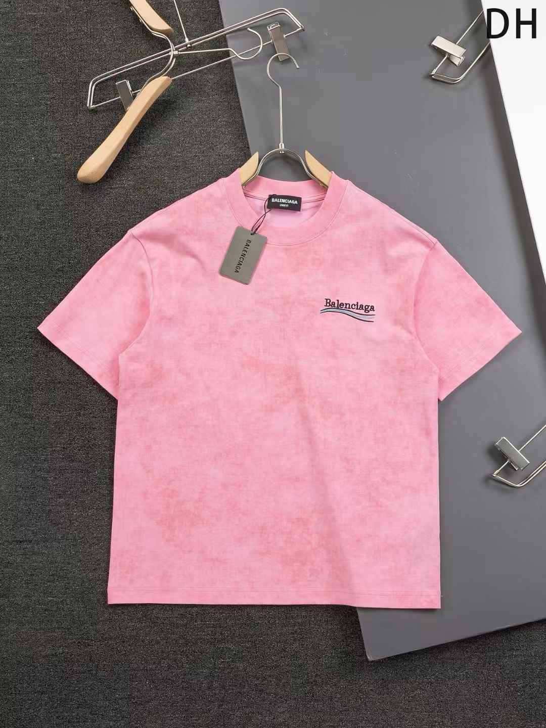 Neues Farbschema für T-Shirts nach dem neuesten Modetrend