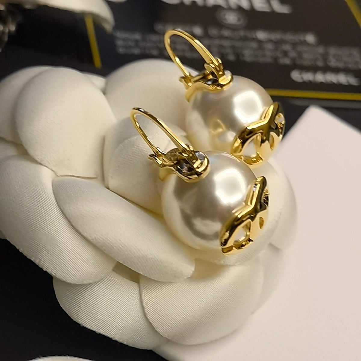 Elegante Perlenohrringe