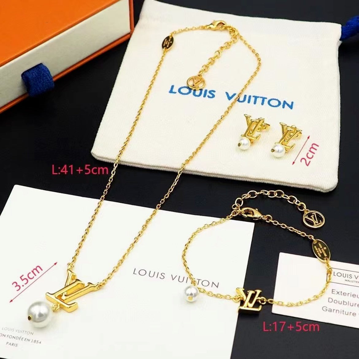 Ikonisches Logo Perlenschmuck-Set
