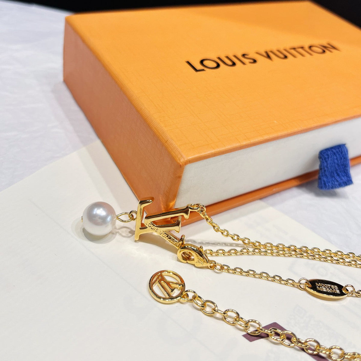 Ikonisches Logo Perlenschmuck-Set