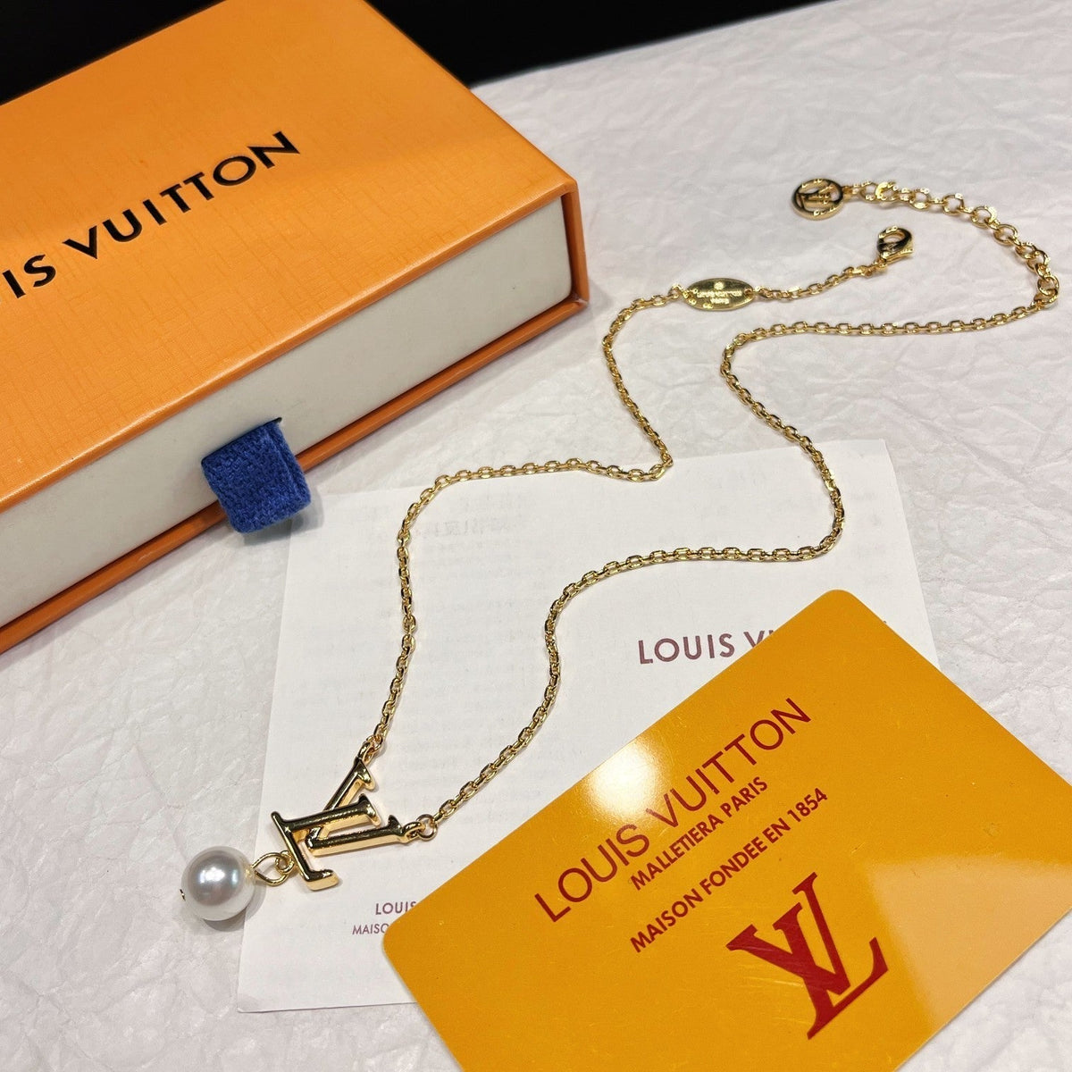Ikonisches Logo Perlenschmuck-Set