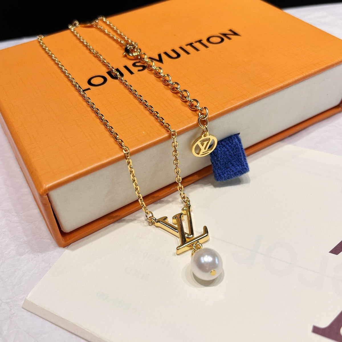 Ikonisches Logo Perlenschmuck-Set