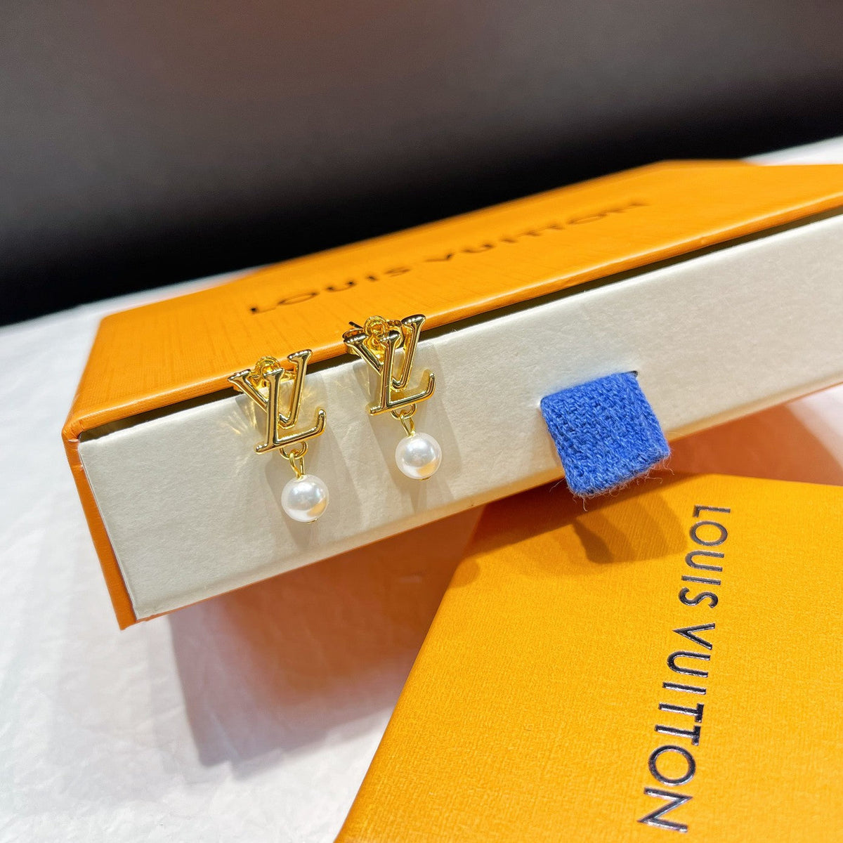 Ikonisches Logo Perlenschmuck-Set