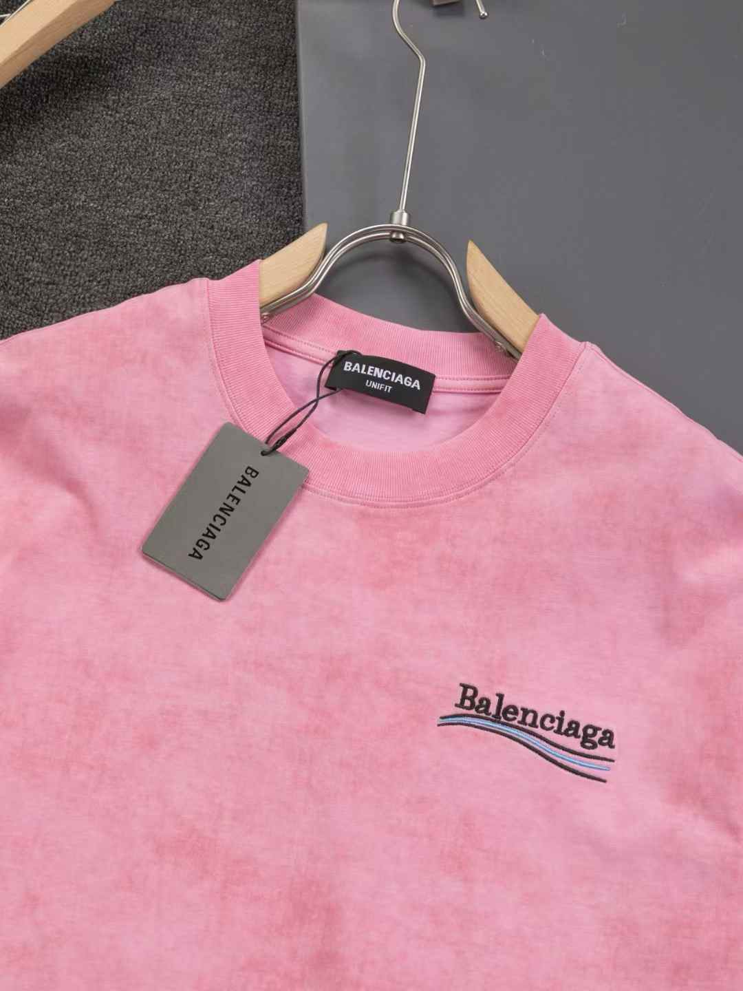 Neues Farbschema für T-Shirts nach dem neuesten Modetrend