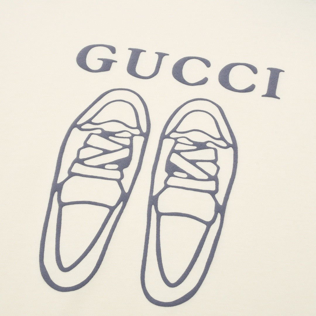 T-Shirt mit Schuhprint