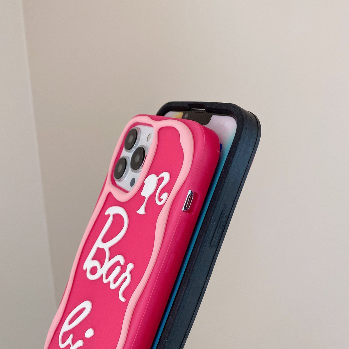 Silikonhülle mit rosa Cartoon-Buchstaben