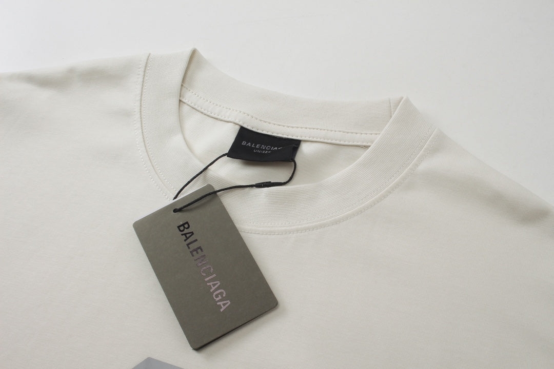 Einfaches T-Shirt mit Buchstaben-Print