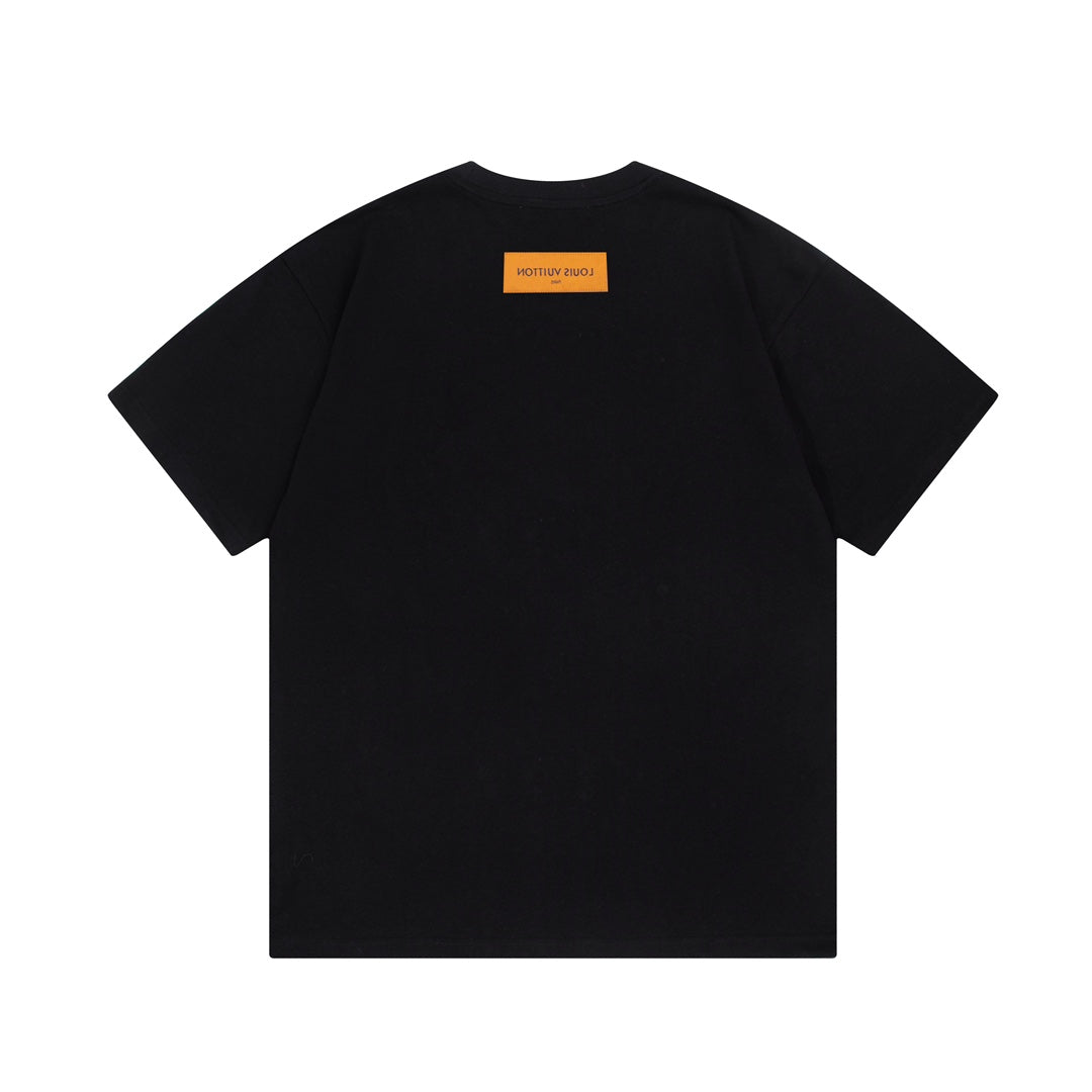 T-Shirt mit bunten Buchstaben