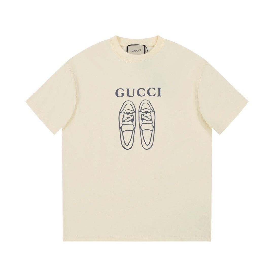 T-Shirt mit Schuhprint