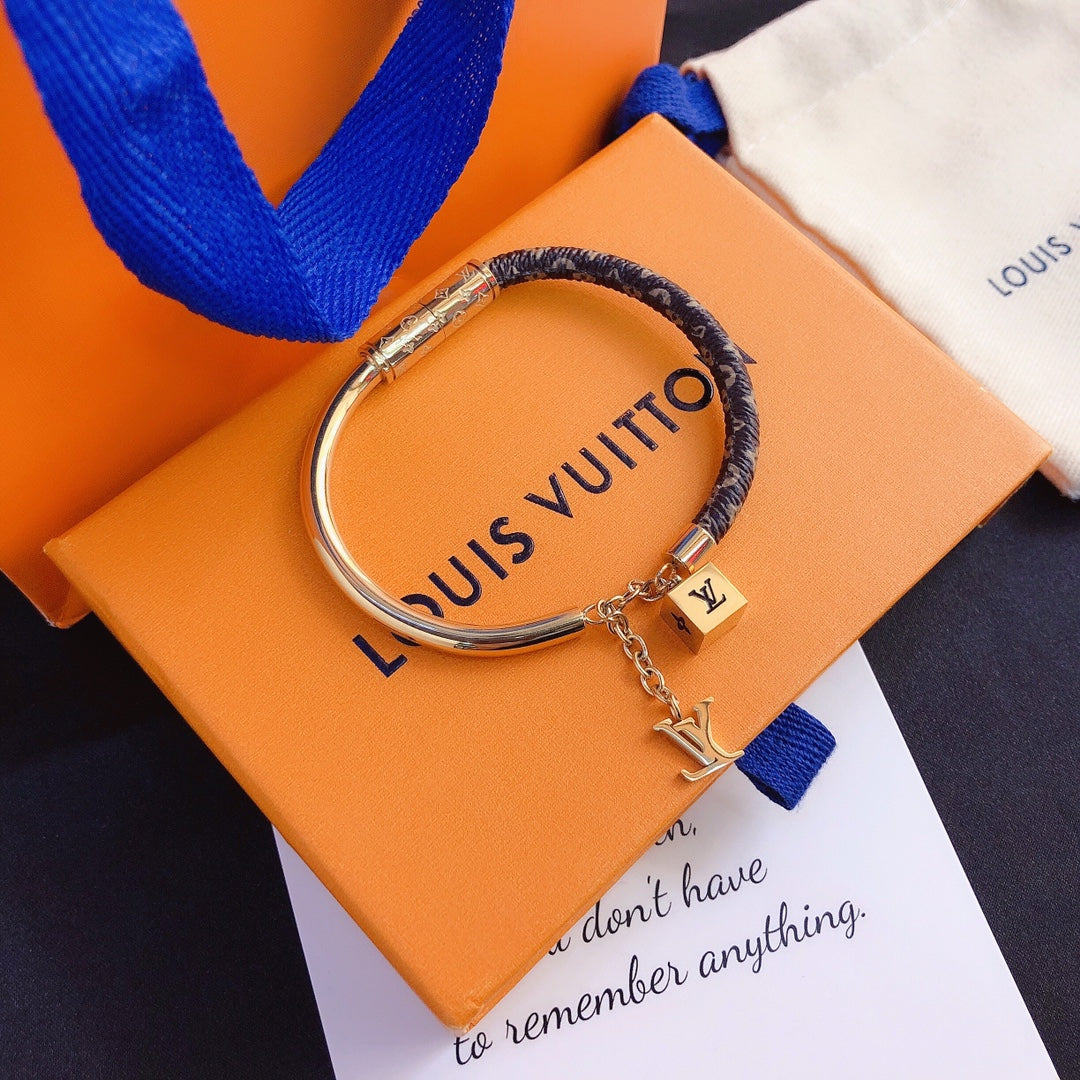 Luxuriöses Armband aus Kuhfell-Patchwork