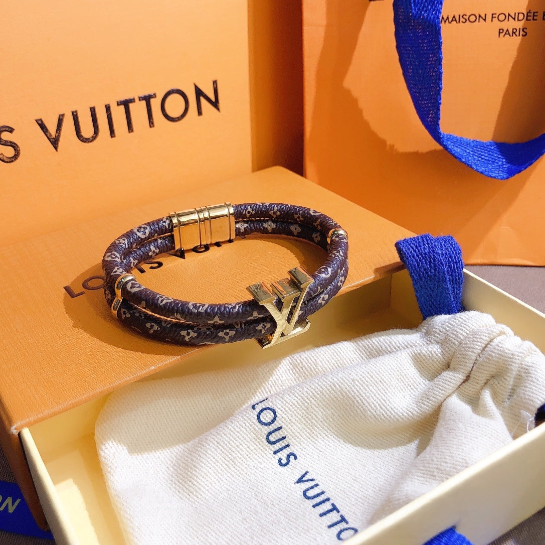 VERSCHIEDENE SCHLOSSANHÄNGER-ARMBÄNDER