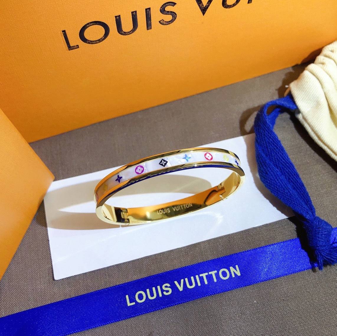 Buntes Blumen-Armband aus Titanstahl