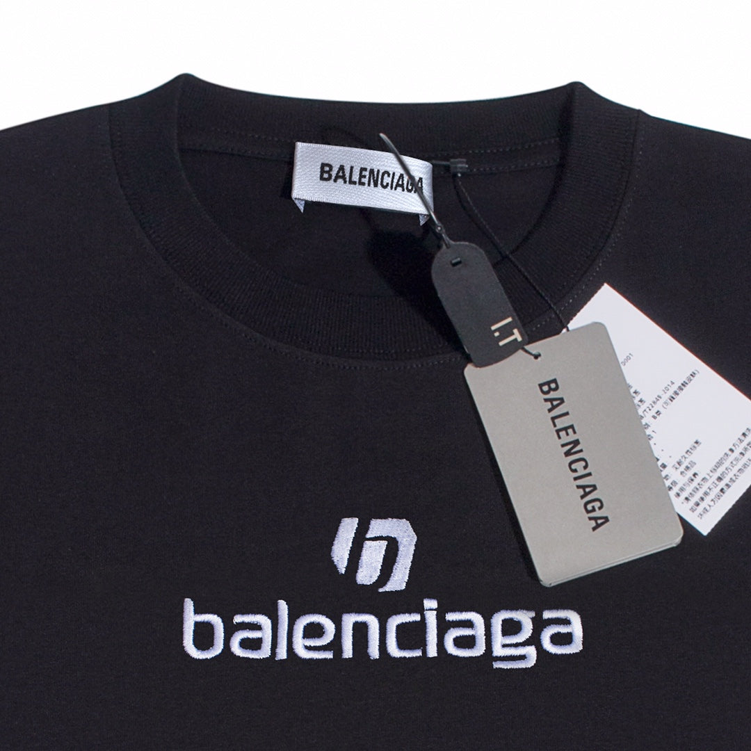 T-Shirt mit gesticktem Buchstabenprint