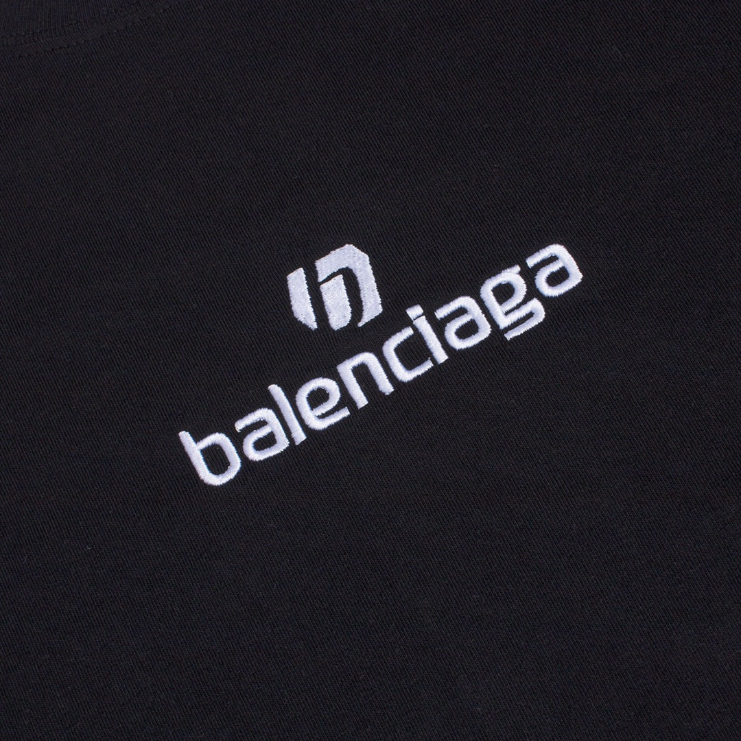 T-Shirt mit gesticktem Buchstabenprint