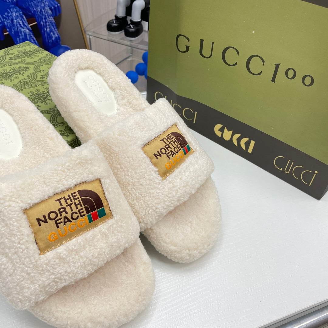 Trendige Co-Branding-Wollpantoffeln