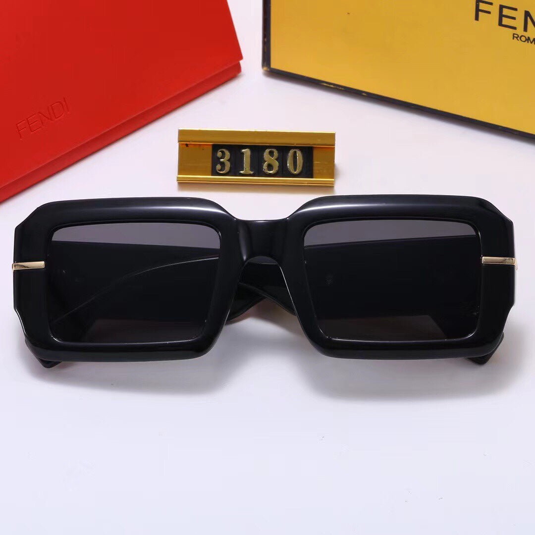 Sonnenbrille mit kleinem, quadratischem Gestell im neuen Stil