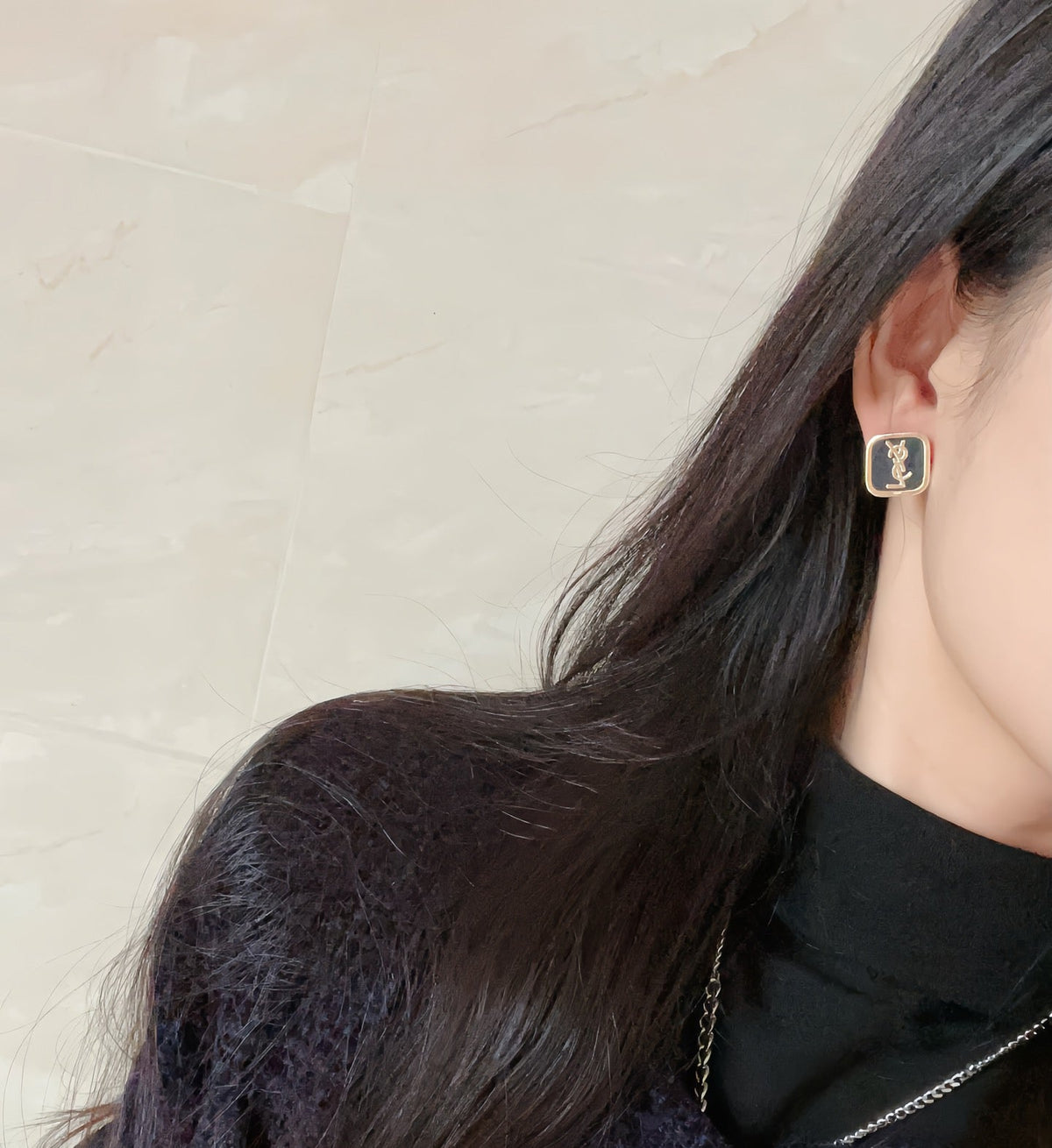 Stylish simple VZ earrings