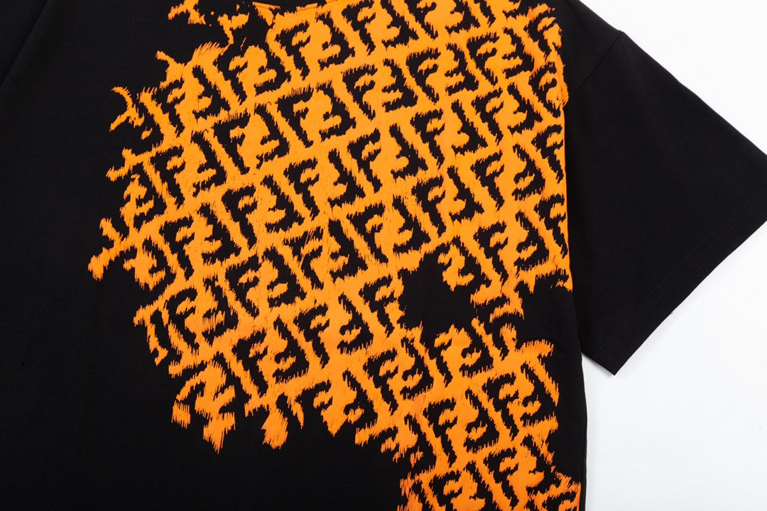 T-Shirt mit halb gedrucktem Logo