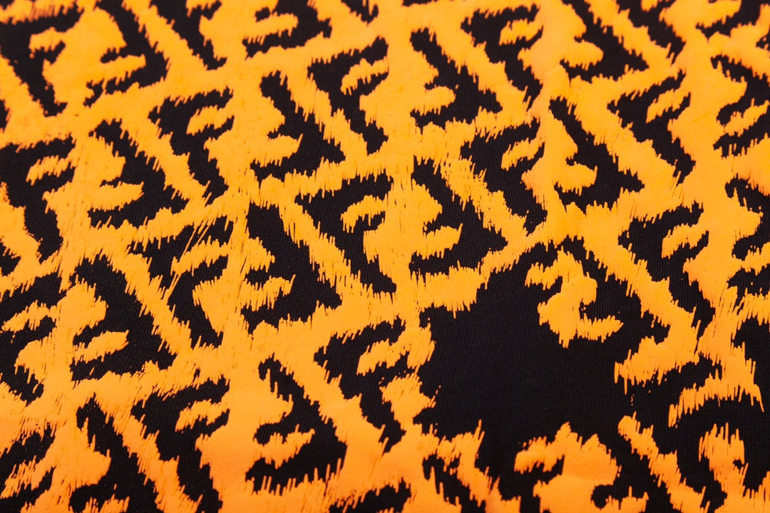 T-Shirt mit halb gedrucktem Logo