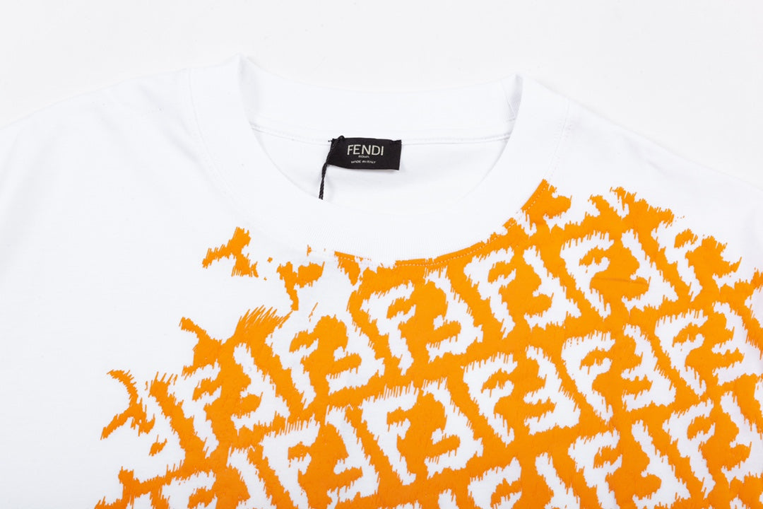 T-Shirt mit halb gedrucktem Logo