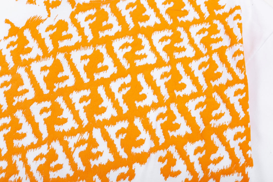 T-Shirt mit halb gedrucktem Logo