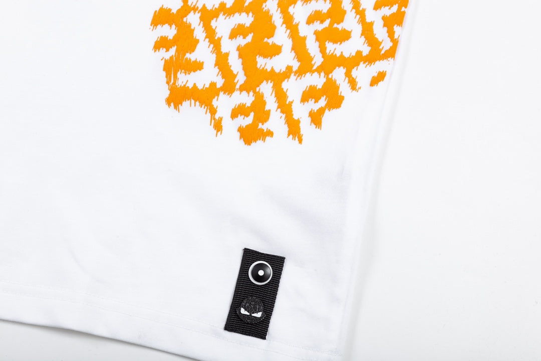T-Shirt mit halb gedrucktem Logo