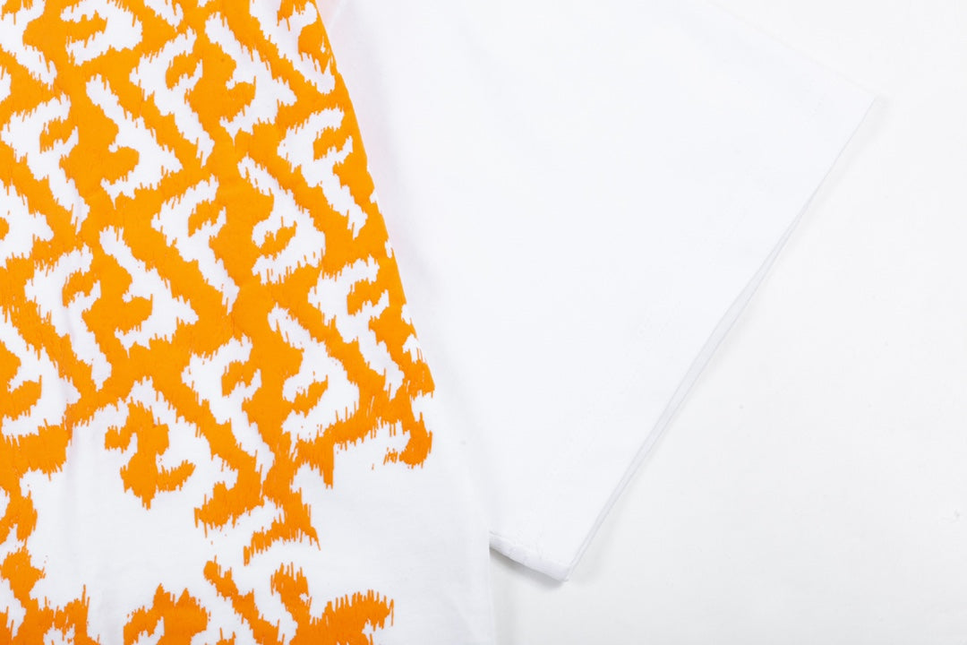 T-Shirt mit halb gedrucktem Logo