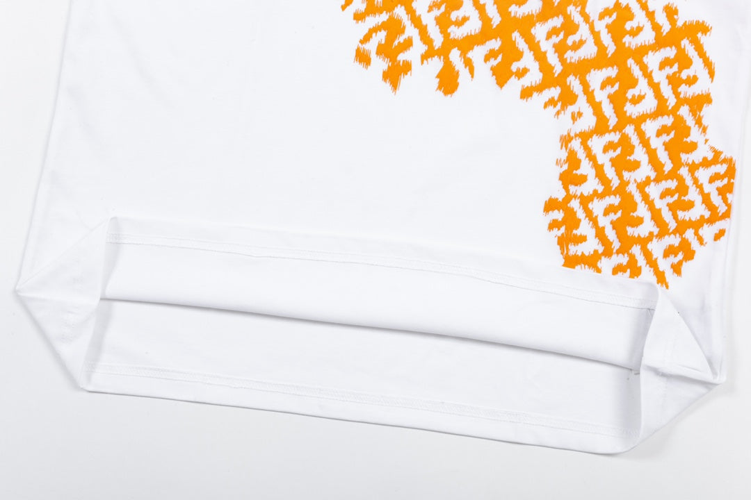 T-Shirt mit halb gedrucktem Logo