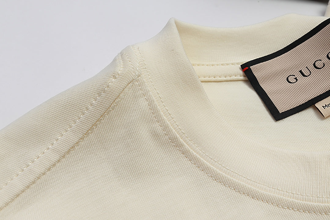 Einfaches bedrucktes T-Shirt