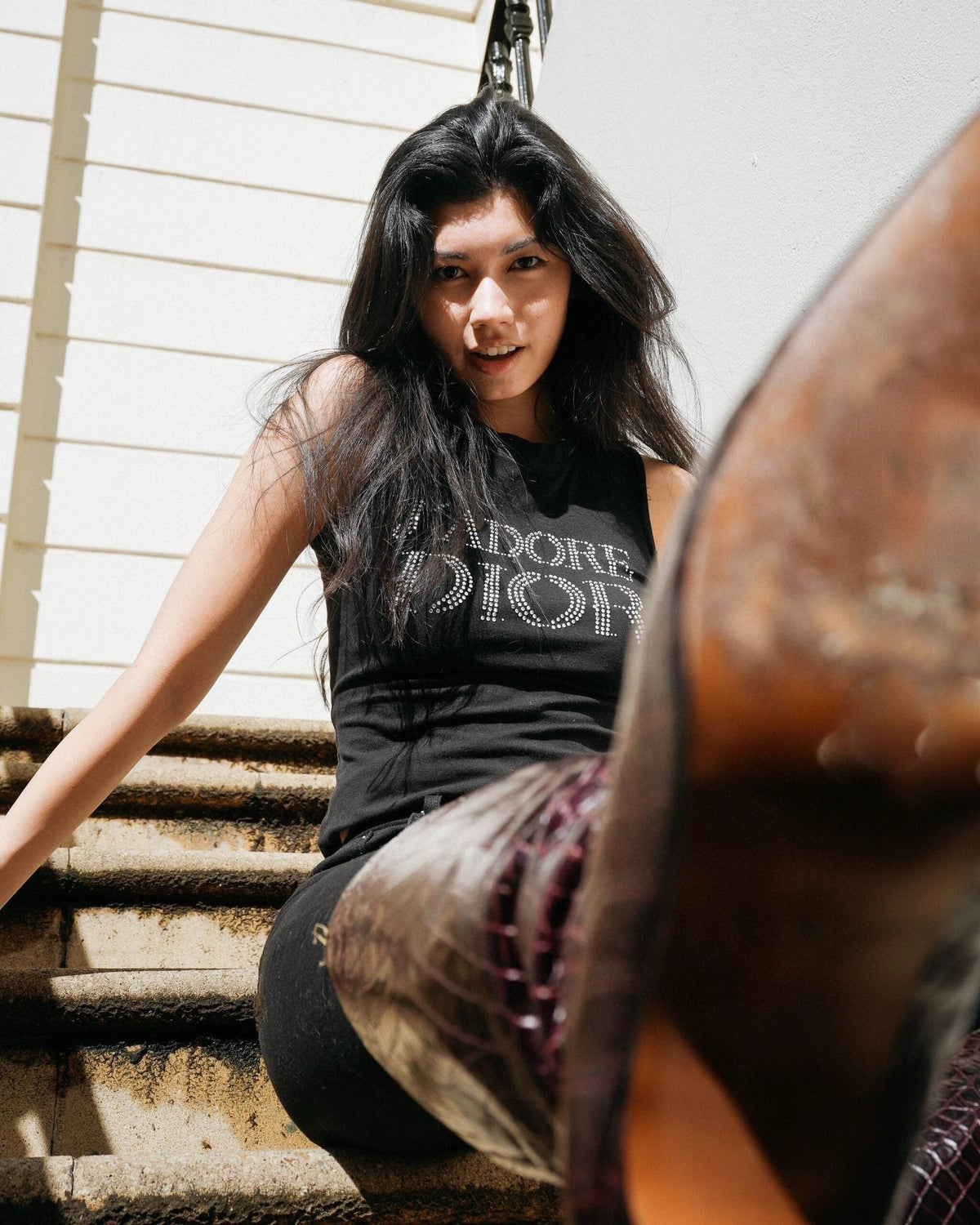 Ärmelloses Vintage-T-Shirt mit Hotfix-Diamanten im Second-Hand-Stil
